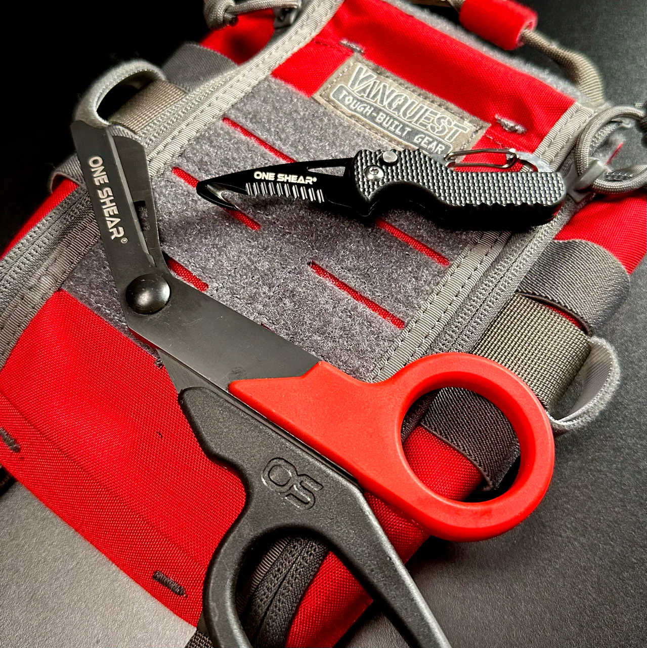 Black Seat Belt Evacuation Tool with carabiner and serrated edge spring action - Image 3