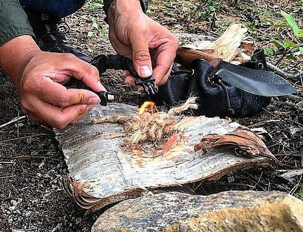 EDC Prepper - Paracord Bracelet Urban Tool Kit Equipped w/ LED Light, fire starter, blade, compass. - Image 3