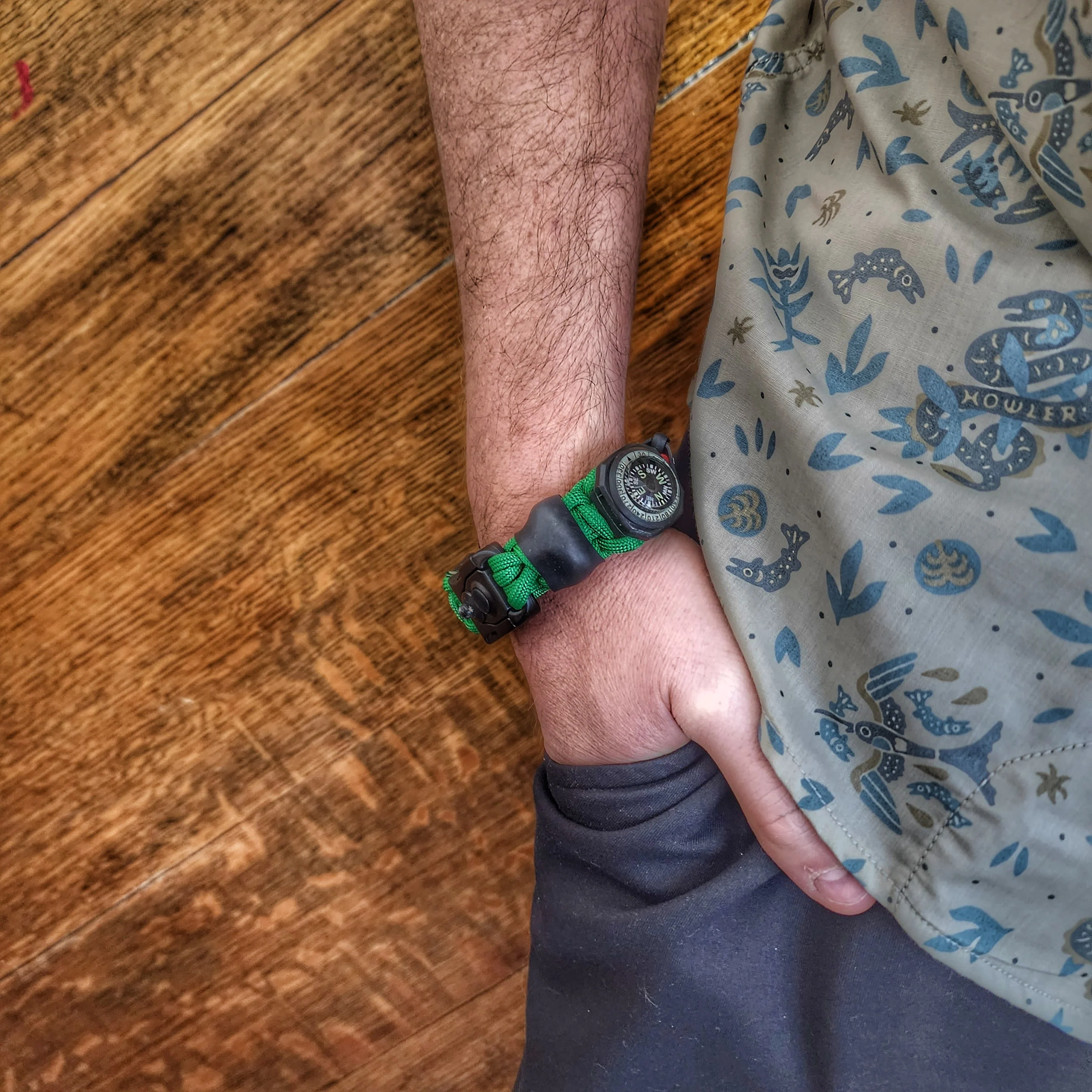 EDC Prepper - Paracord Bracelet Urban Tool Kit Equipped w/ LED Light, fire starter, blade, compass. - Image 41
