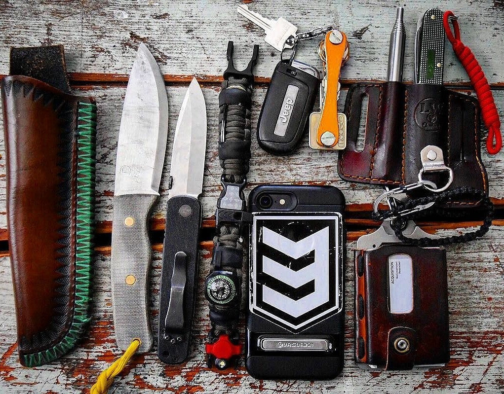 EDC Prepper - Paracord Bracelet Urban Tool Kit Equipped w/ LED Light, fire starter, blade, compass. - Image 7