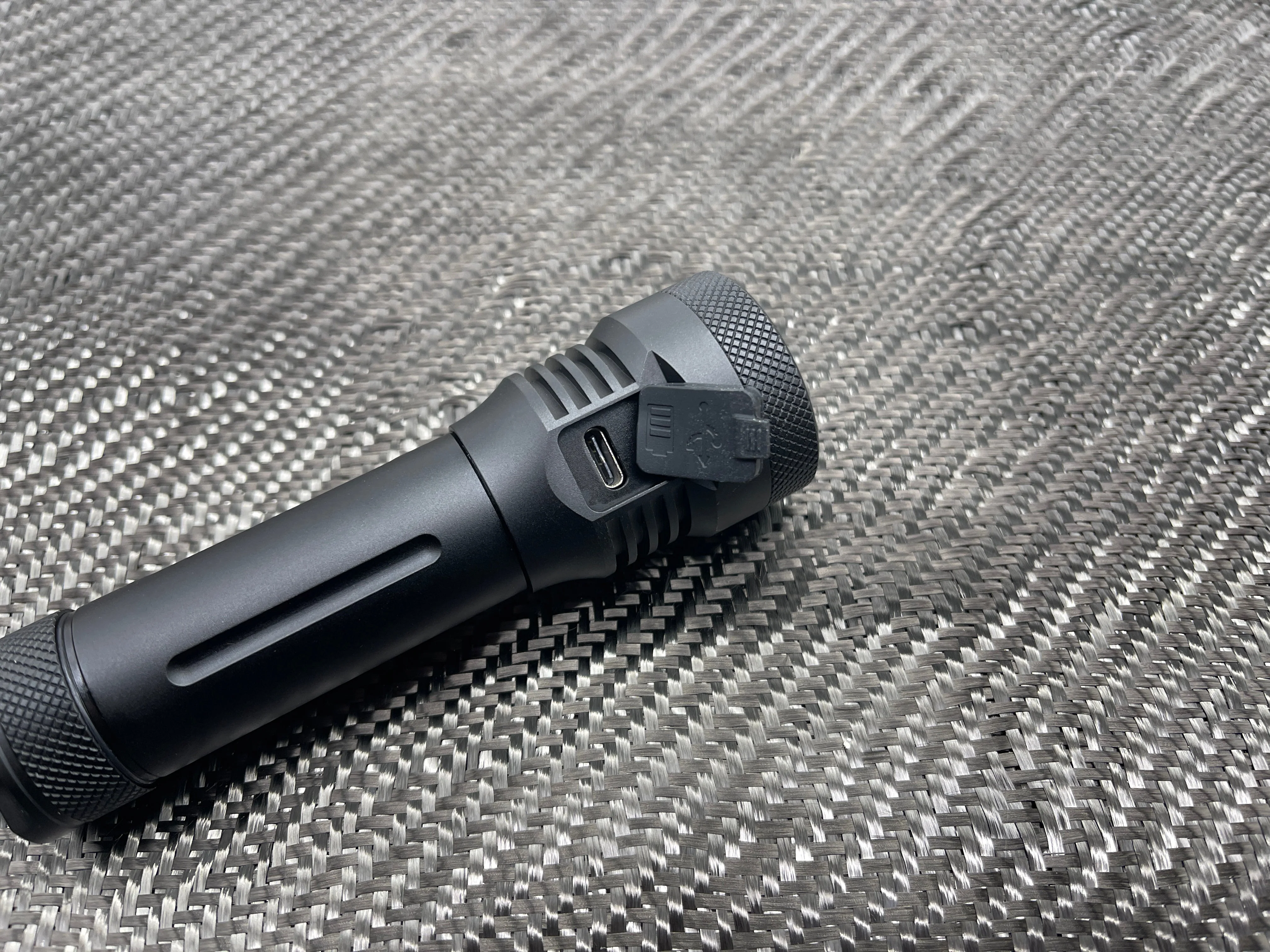 EZ - Throw 18650 / 21700 Flashlight by Maratac® ( + Built In Charger ) - Image 6