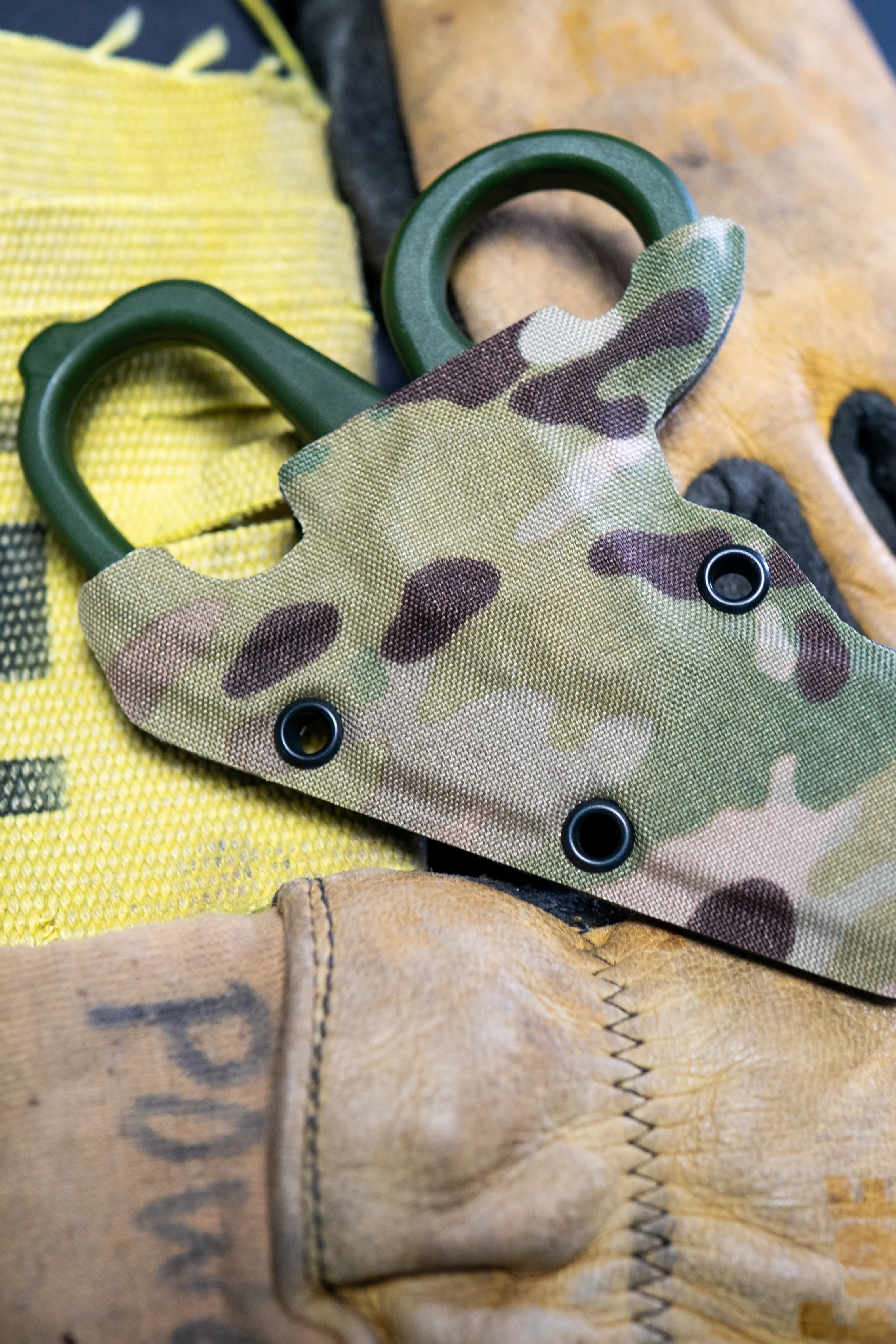Olive Drab MINI Compact EMT and First Responder Shears Kydex Holdter – Multicam 500D | ONE SHEAR® - Image 2