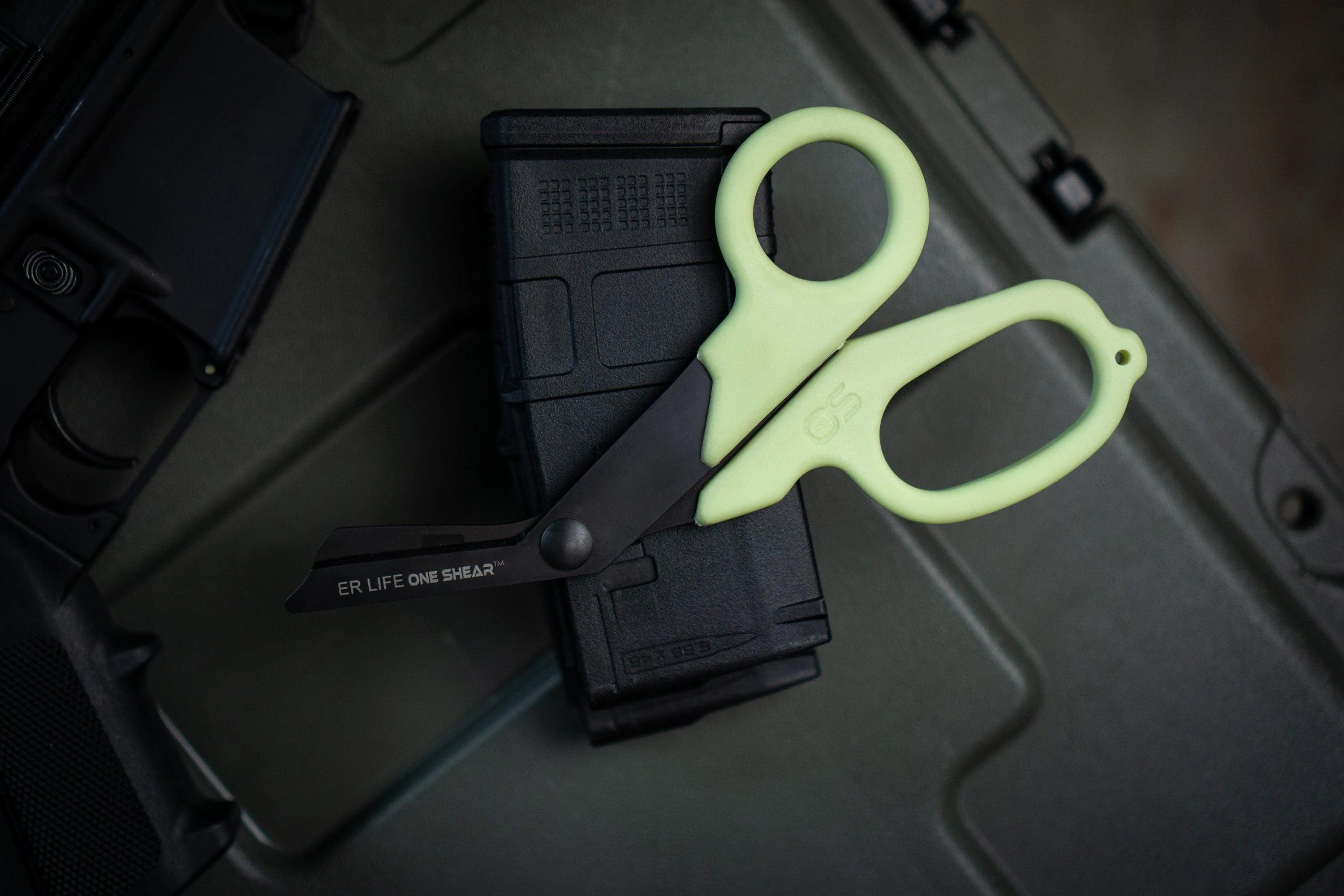 PRO Extreme Rescue Edition Trauma Shears - The Ultimate Emergency Tool for EMT or Nurses (various colors) | ONE SHEAR® - Image 2