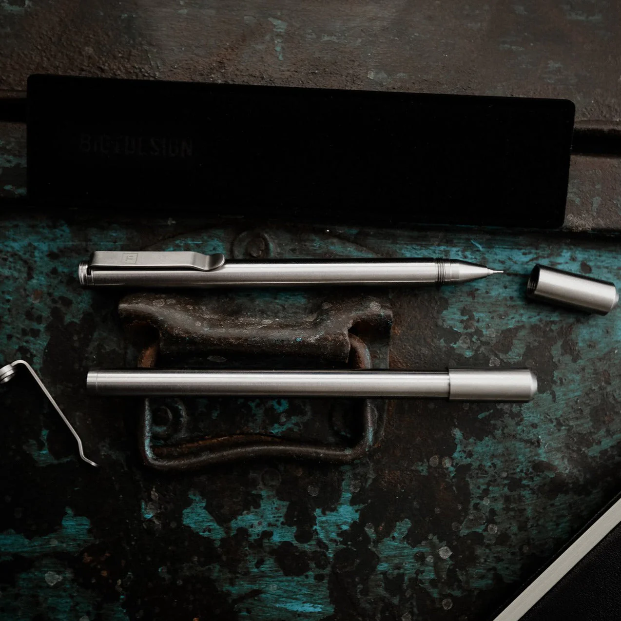 PHX-Pen : A Timeless Stainless Steel Pen - Image 2