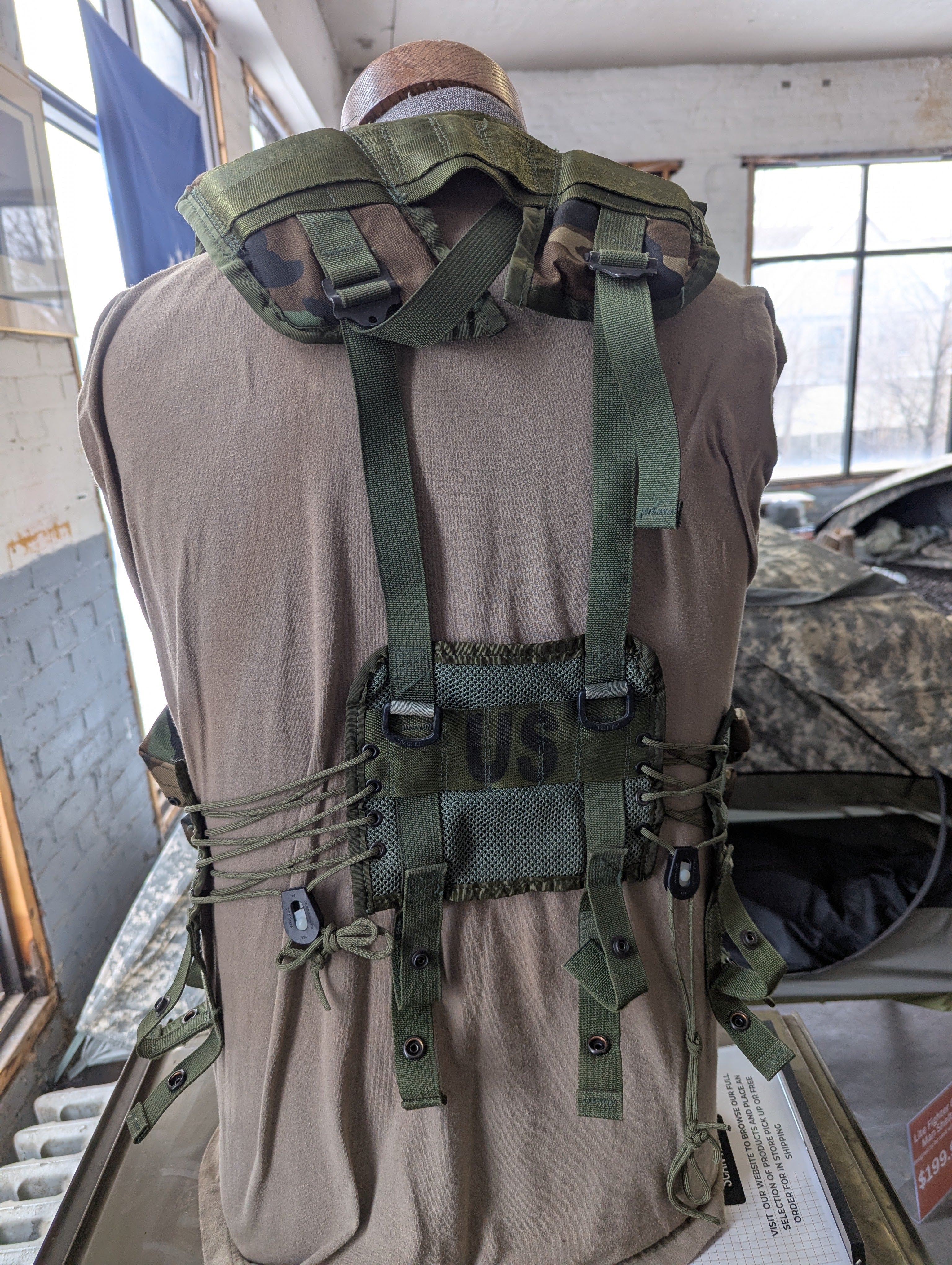 Tactical Load Bearing Vest - Image 2